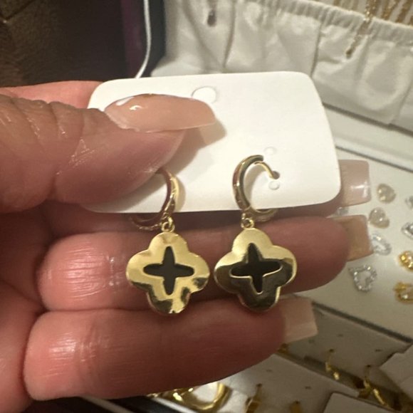 Neiman Marcus Gold Dangle 14K Gold Plated Hoop Earrings with Clover - Picture 4 of 4